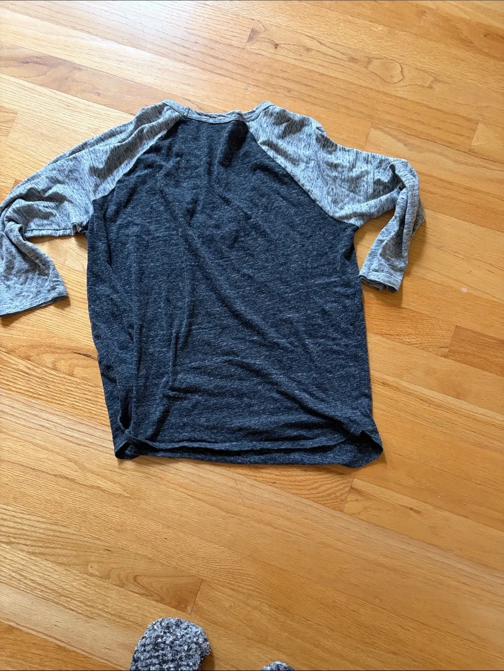 James Perse Heathered Charcoal Raglan Scoop Neck Tee - Picture 6 of 6